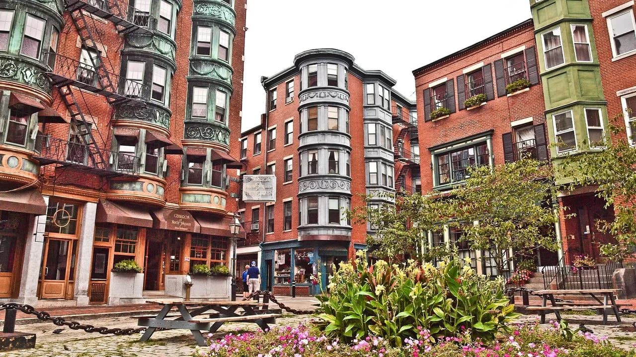 Living in the North End: Boston’s European-Style, Walk-to-Work Neighborhood for Young Professionals